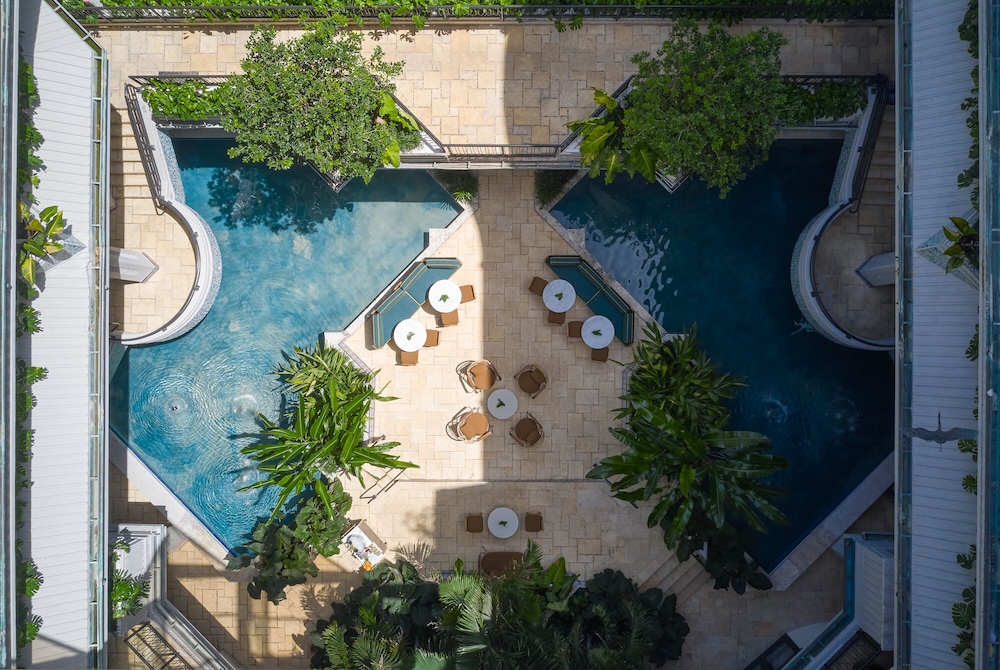 Mayfair House Hotel and Garden 44/49
