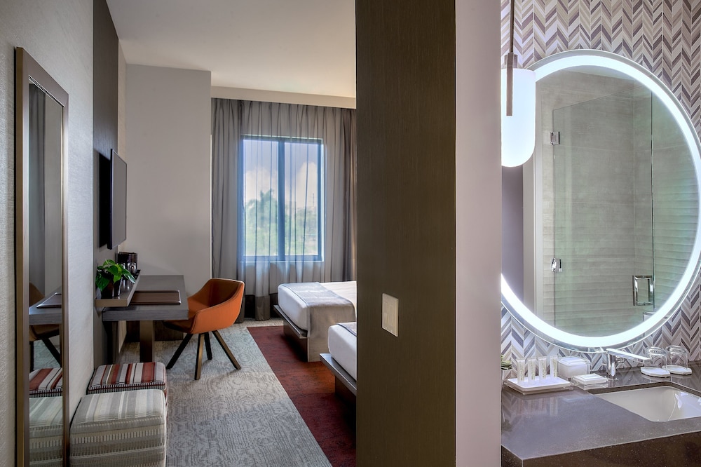 THesis Hotel Miami Coral Gables, Curio Collection by Hilton 46/80
