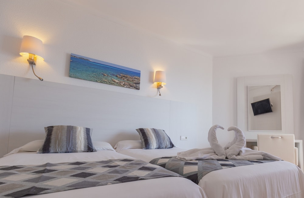 R2 Veronica Beach Hotel 19/48