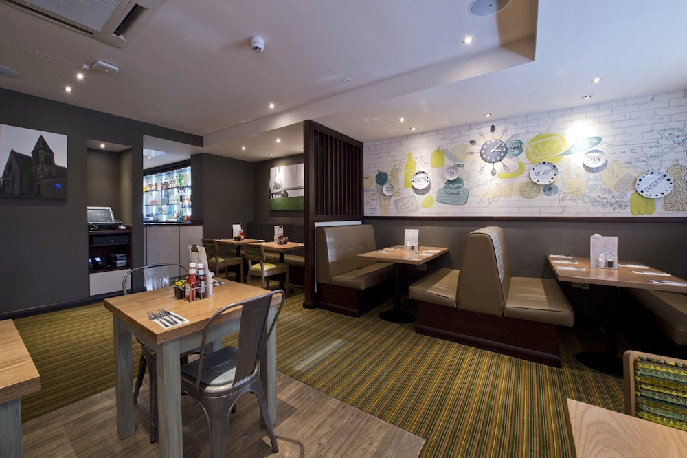 Premier Inn Glasgow Braehead 33/41