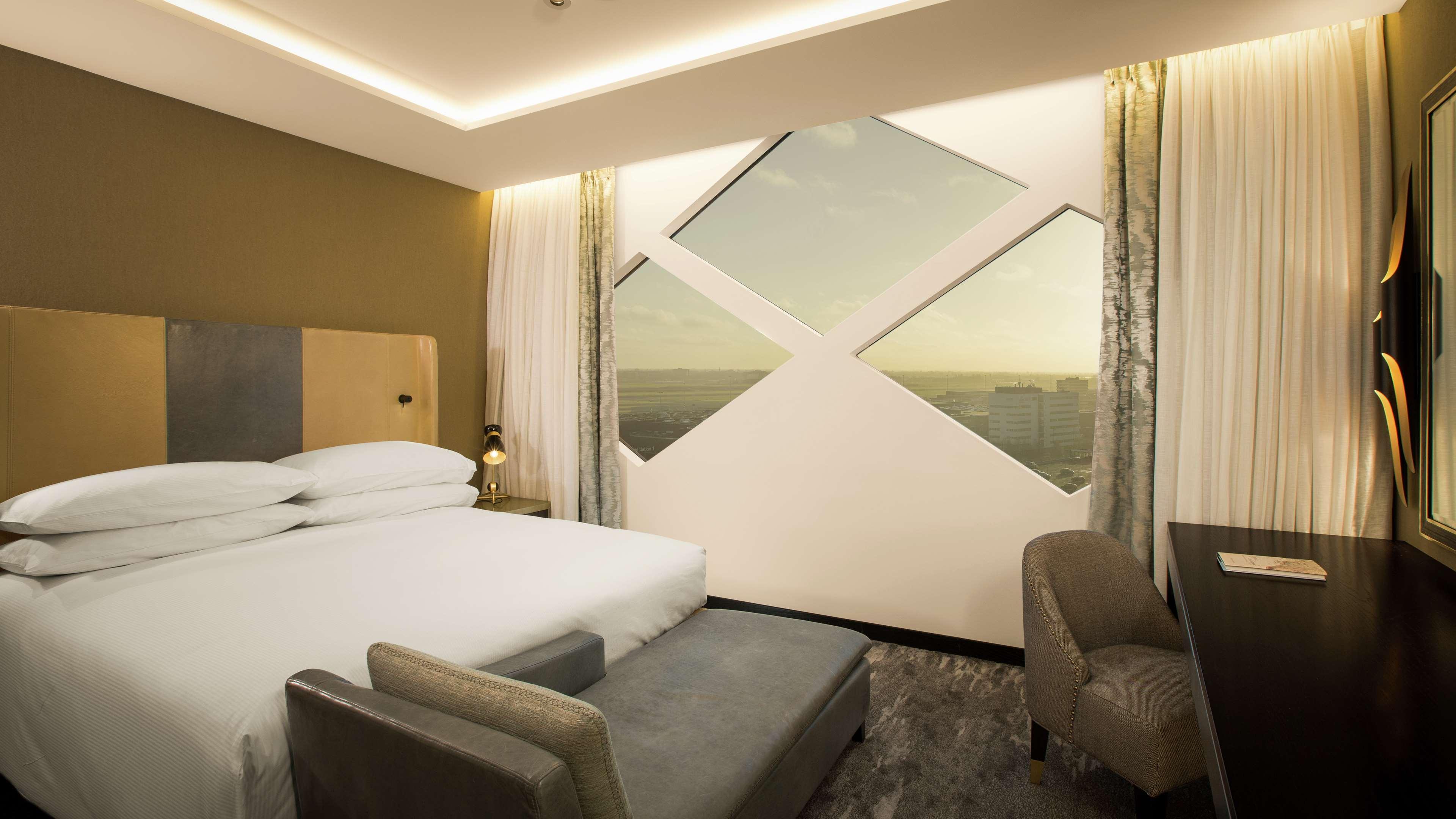 Diamond, Suite, Lounge Access