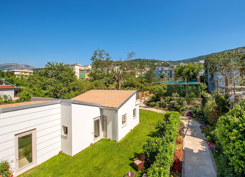 Don Antonino Relais Hotel 68/71