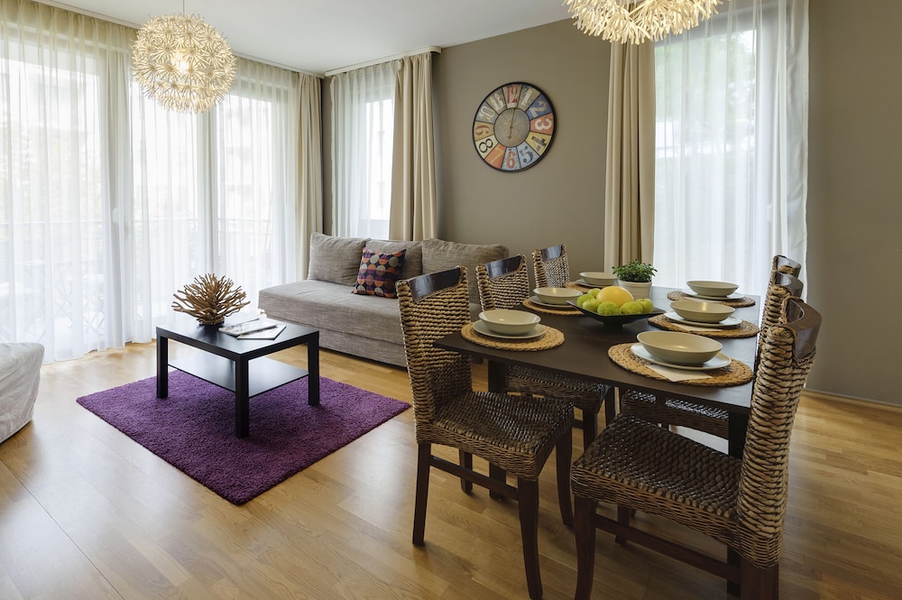 Central Passage Apartments 53/72