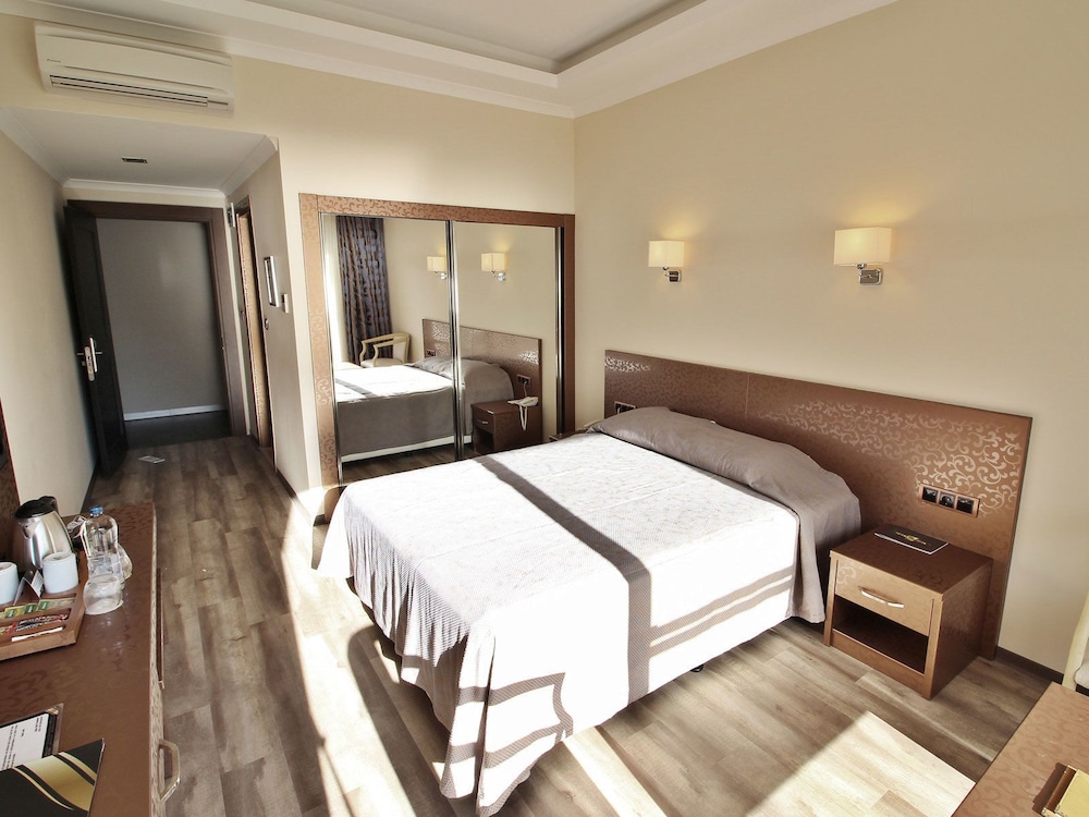 Azka Hotel 15/78
