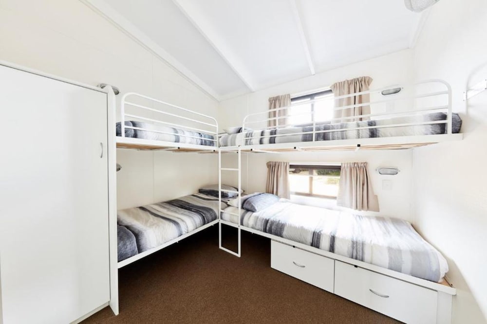 Torquay Foreshore Caravan Park 27/75