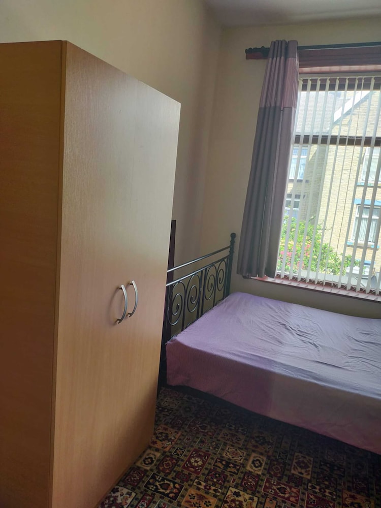 Paradise Apartment- Female Only 5/16