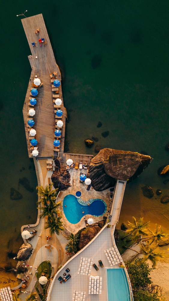 Hotel Mercedes 66/74