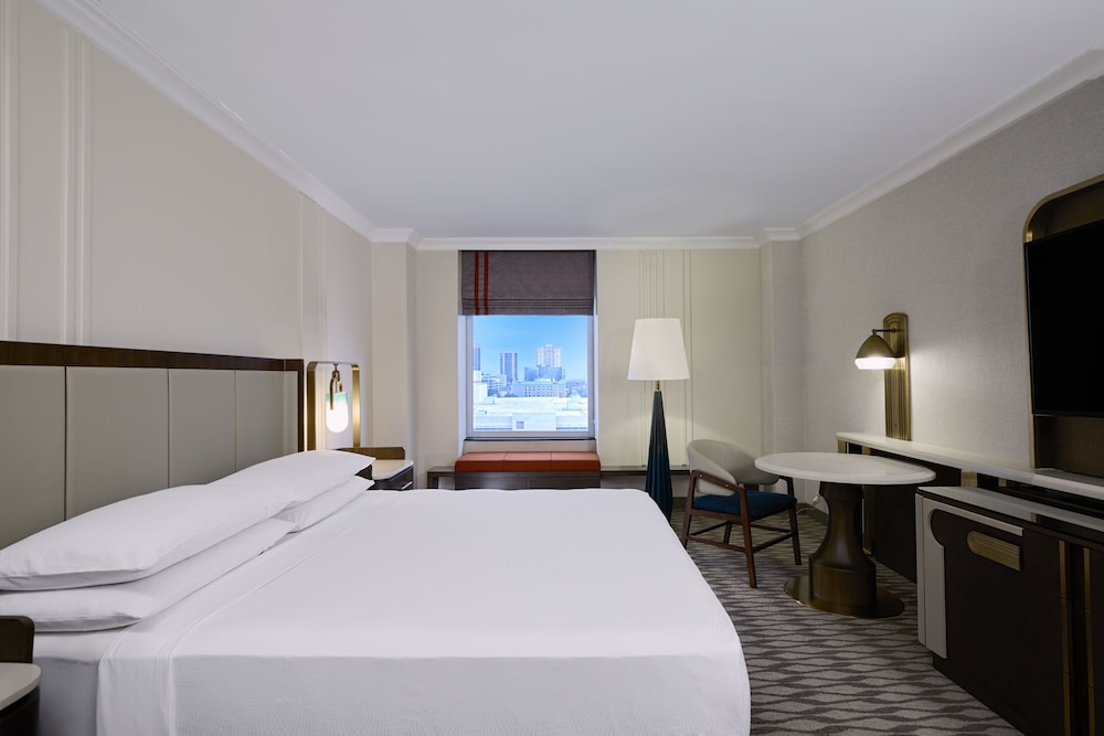 ROOM, KING BED