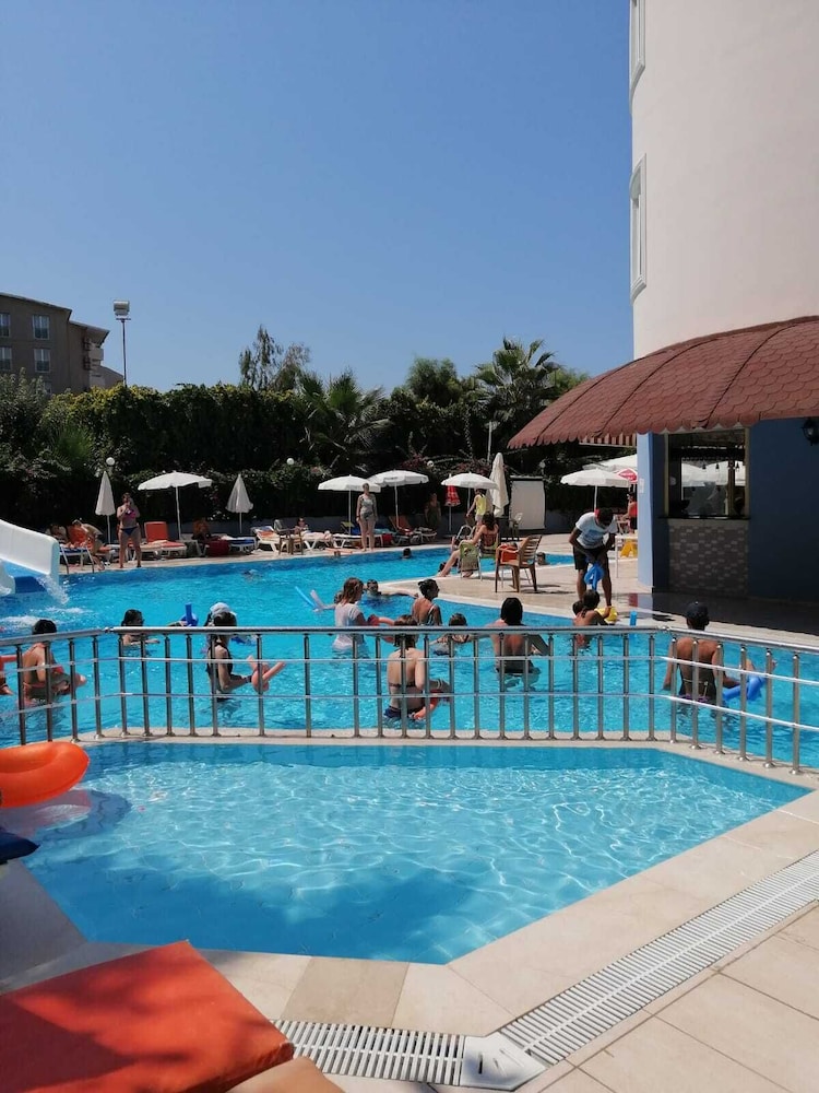 Vital Beach Hotel 7/50