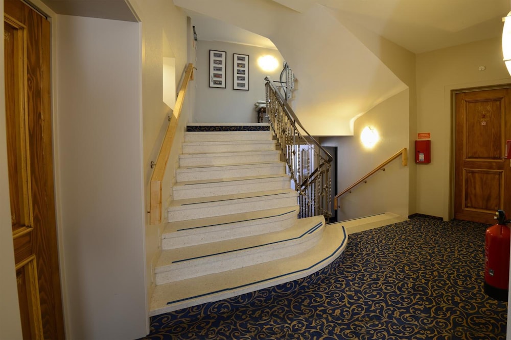 HOTEL DE LA CLOCHE 25/46