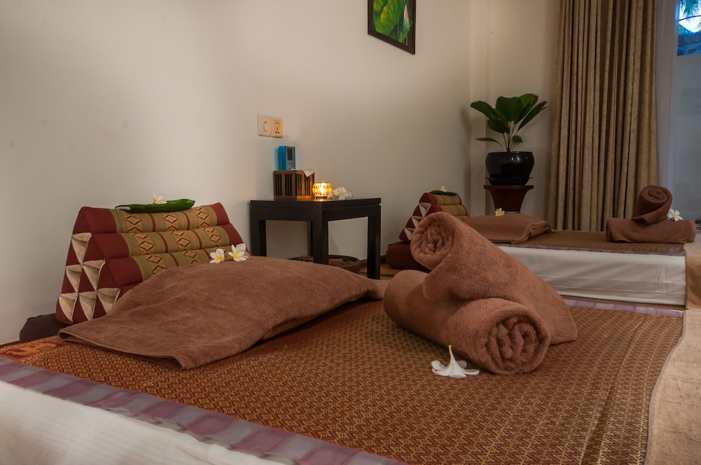 Lotus Blanc Hotel 28/71