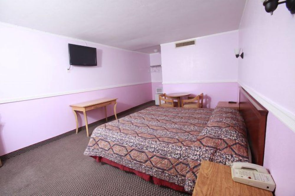 Meadowbrook Motor Lodge 14/16