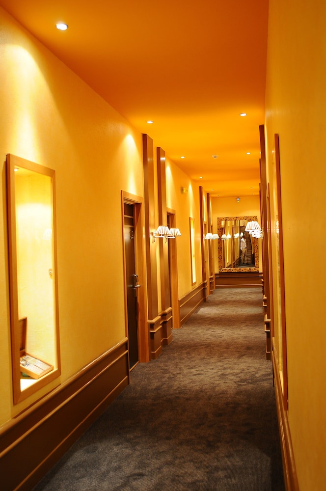 TANA Hotel 58/62