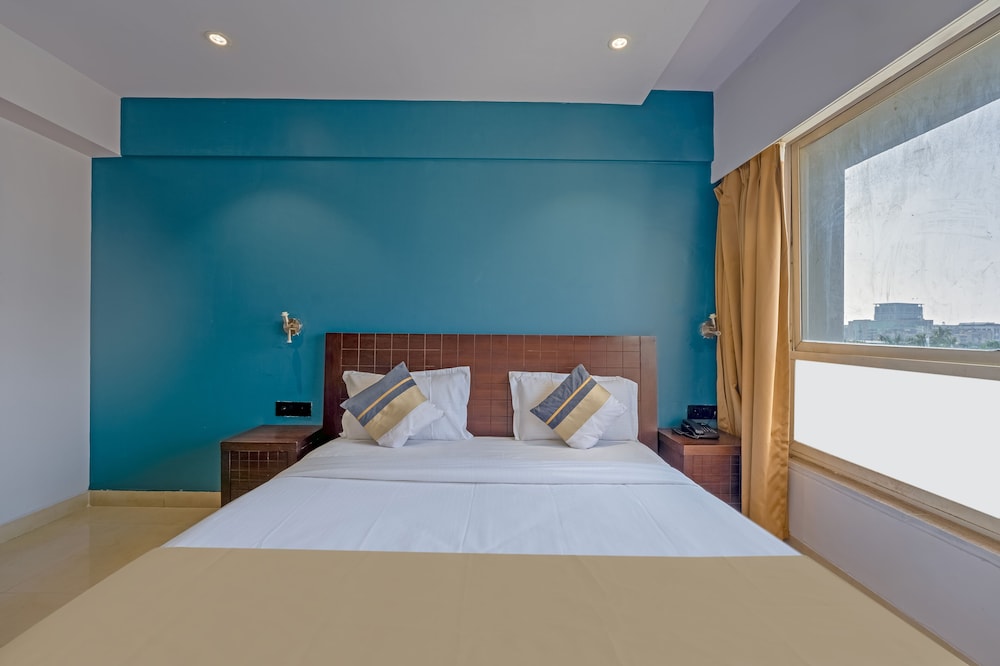 LANDMARK SUITES 14/47