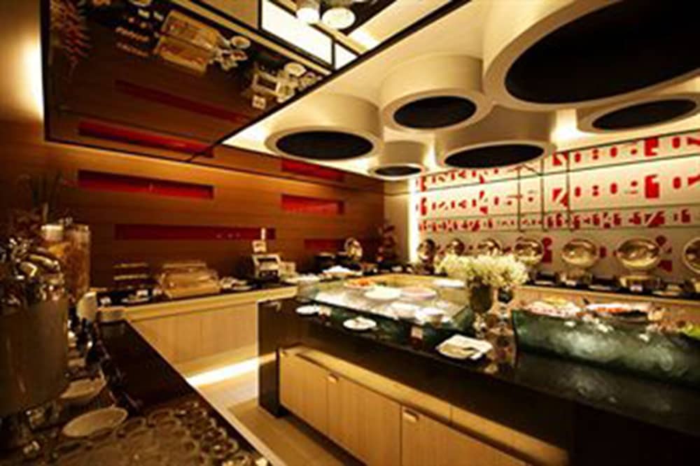 Tsix5 Hotel 50/50