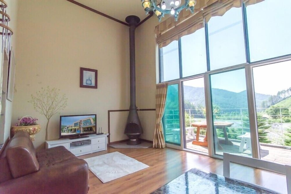 Peongcang Sunny Junny Pension 25/50