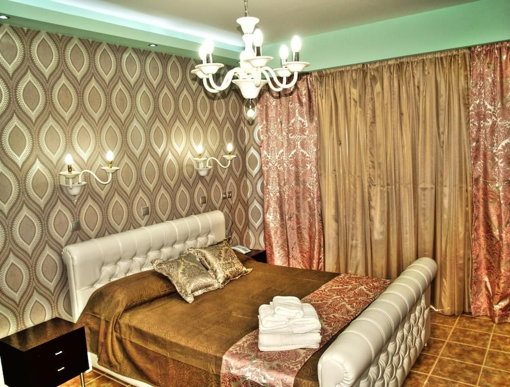 Maranton Beach Hotel 36/55
