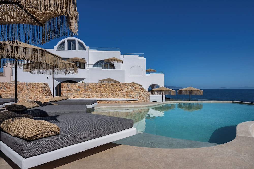 Aelia Luxury Suites 44/50