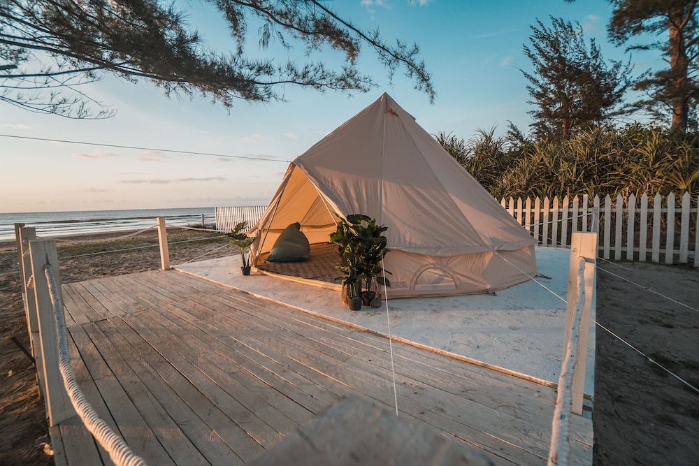 Cabana Retreat 17/24