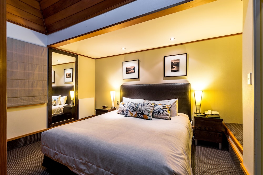 Distinction Te Anau Hotel and Villas 9/68