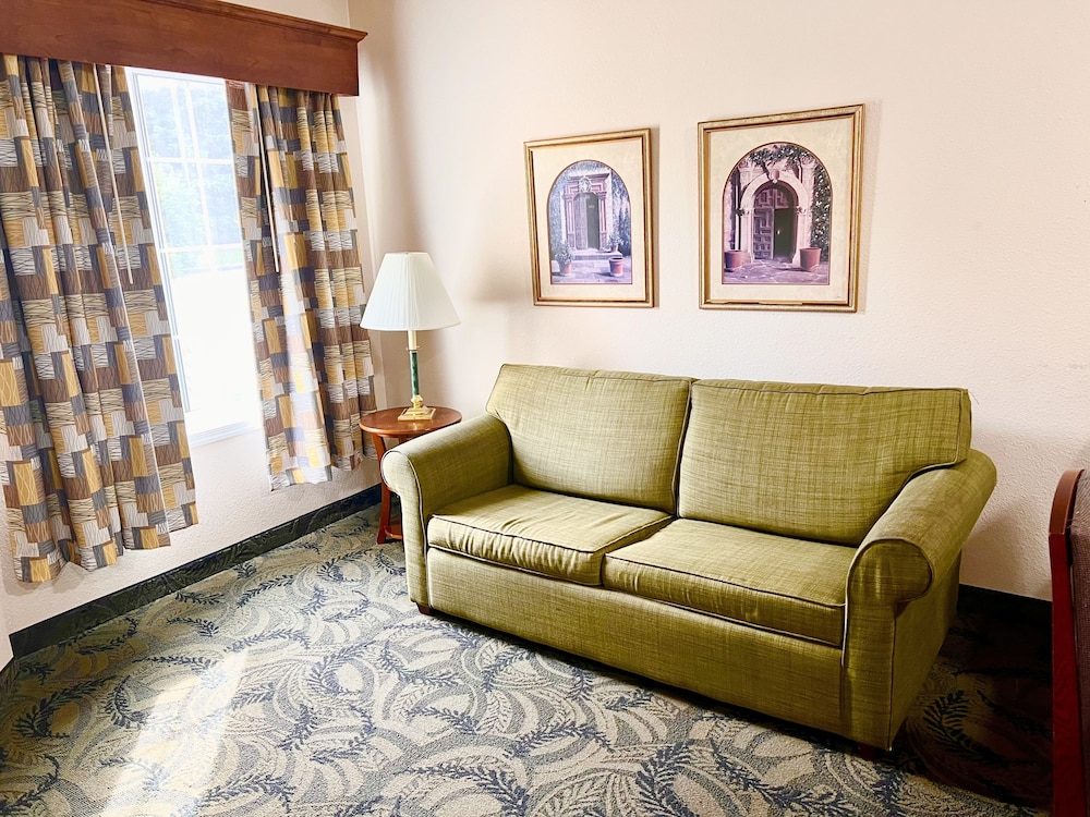 MainStay Suites Madison Airport 26/52