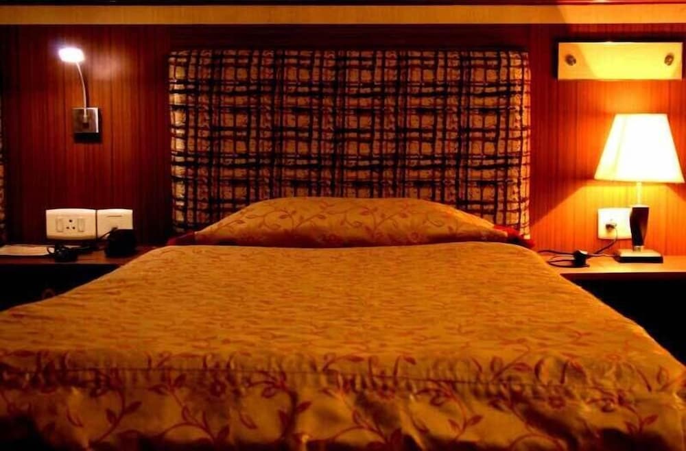 Pallavi International Hotel 13/25