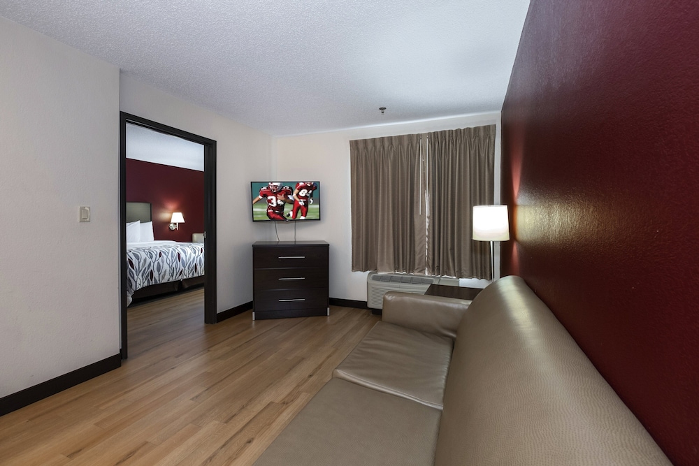Red Roof Inn & Suites Dover Downtown 24/27