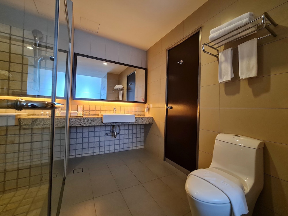 Swan, Suite, King Bed, Swan Garden Hotel 7/8