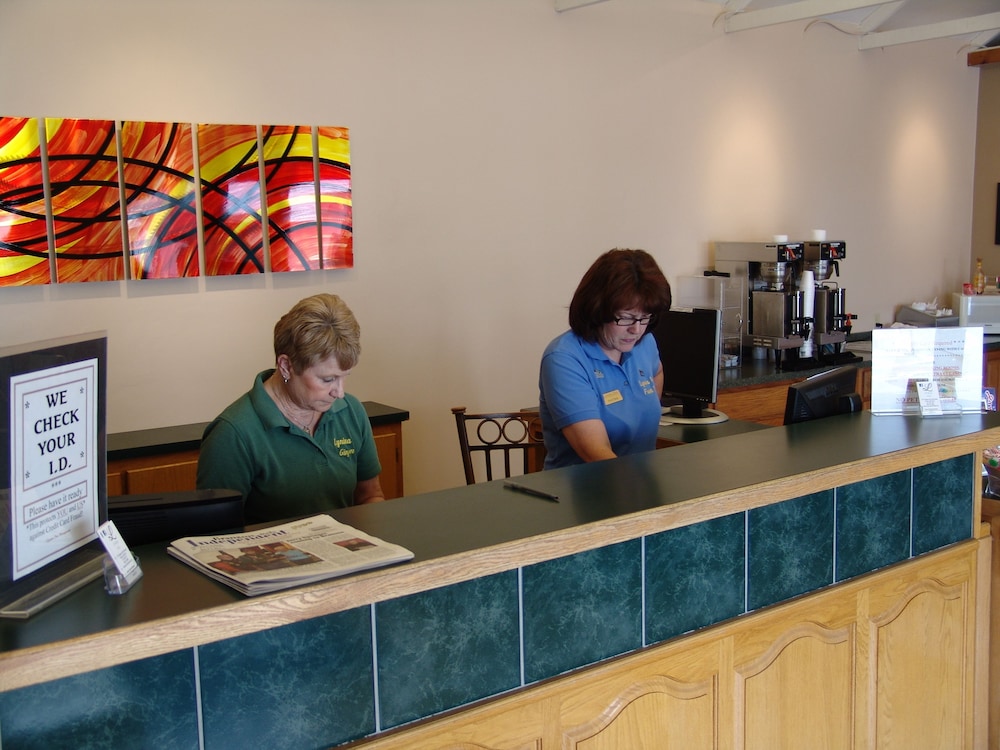 Super 8 by Wyndham Branson Shepherd of the Hills Exwy 6/60