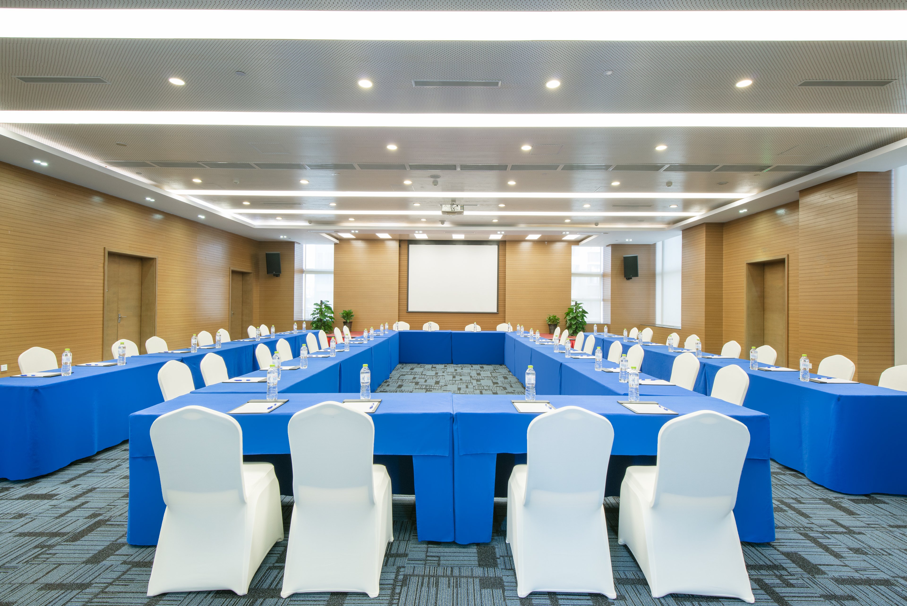 HOLIDAY INN EXPRESS CHENGDU WEST GATE 37/43