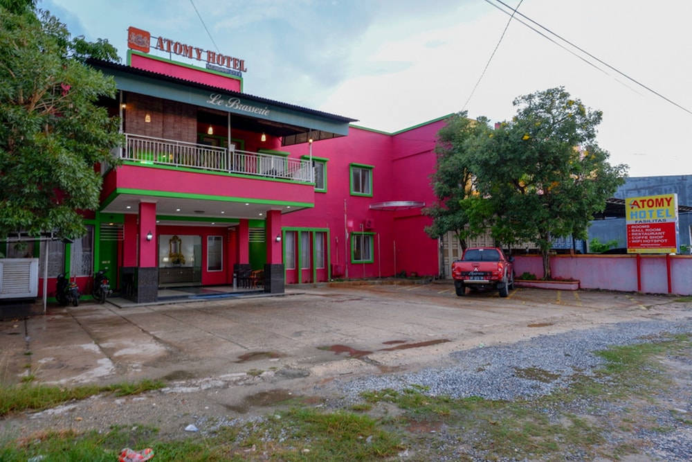 RedDoorz near Citraland Waterpark Kendari 27/29