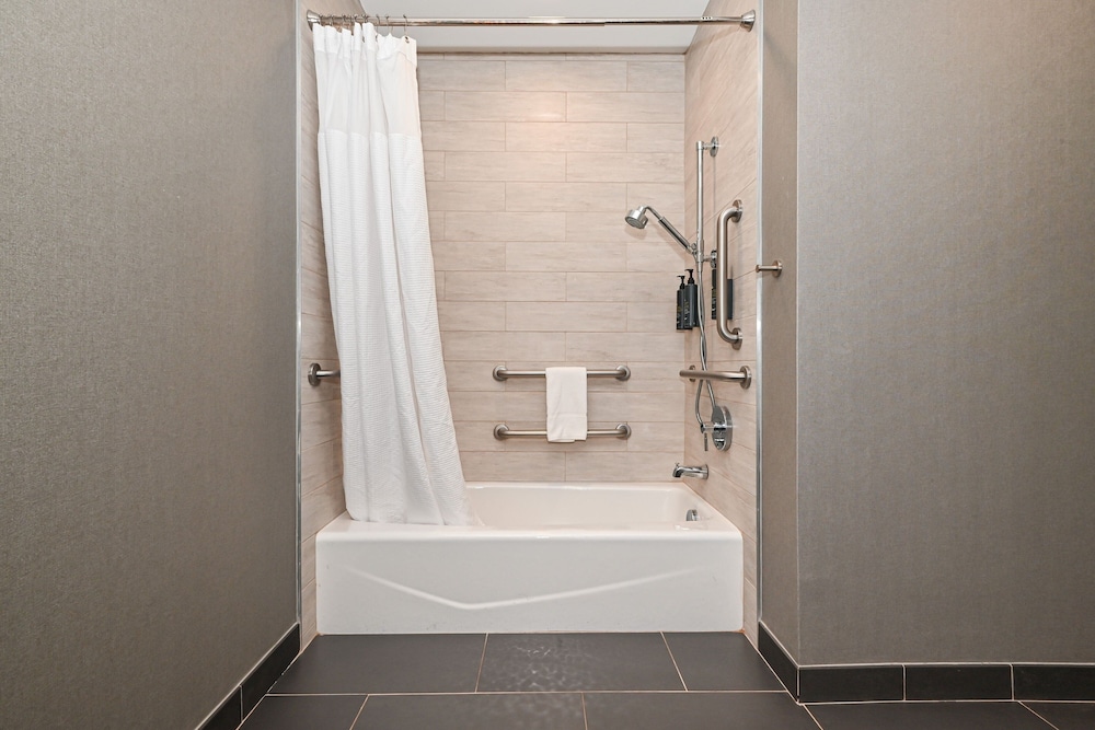 Suite, King Bed, Aloft Charlotte City Center 3/5