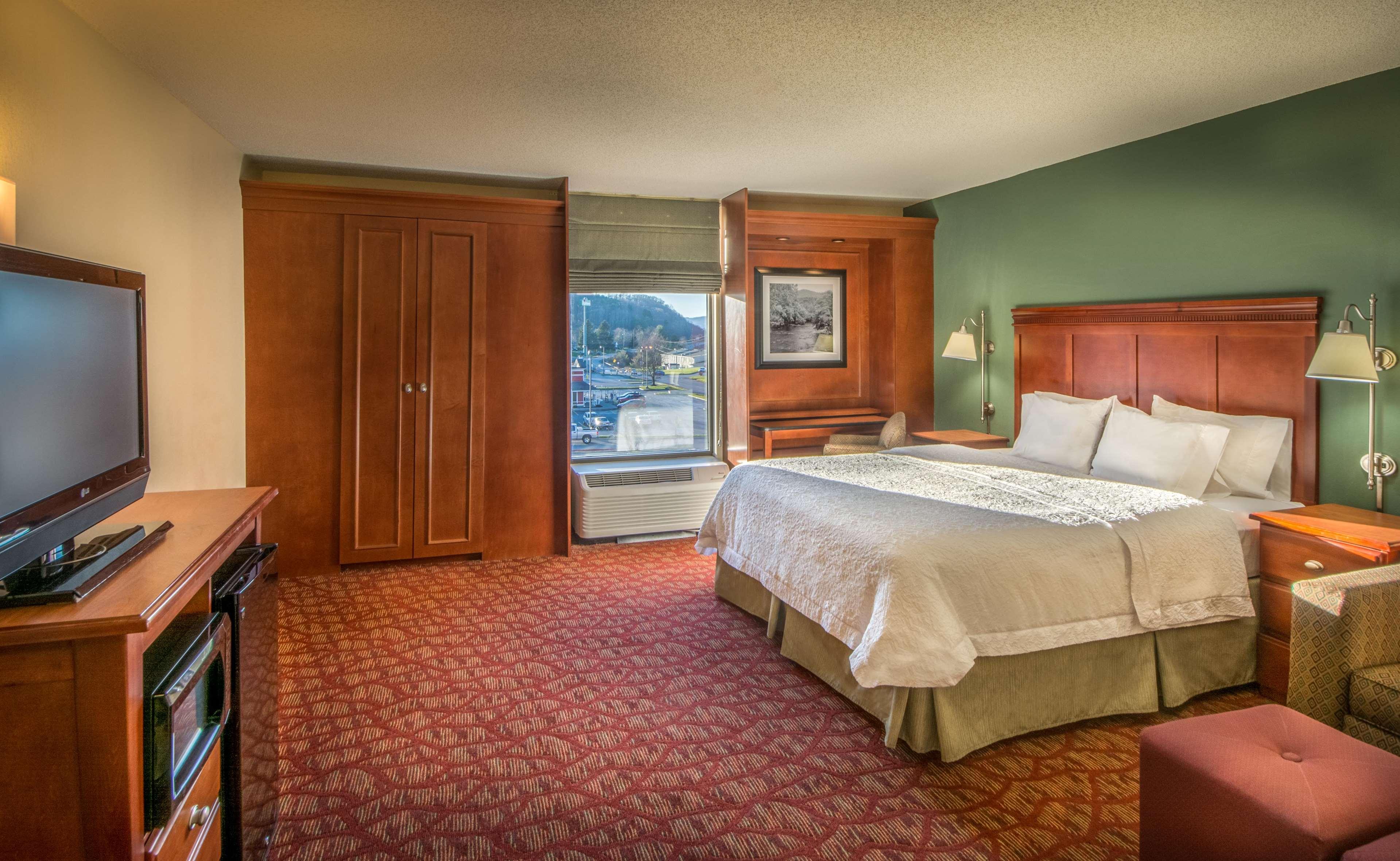Study, King Bed, Chaise Lounge