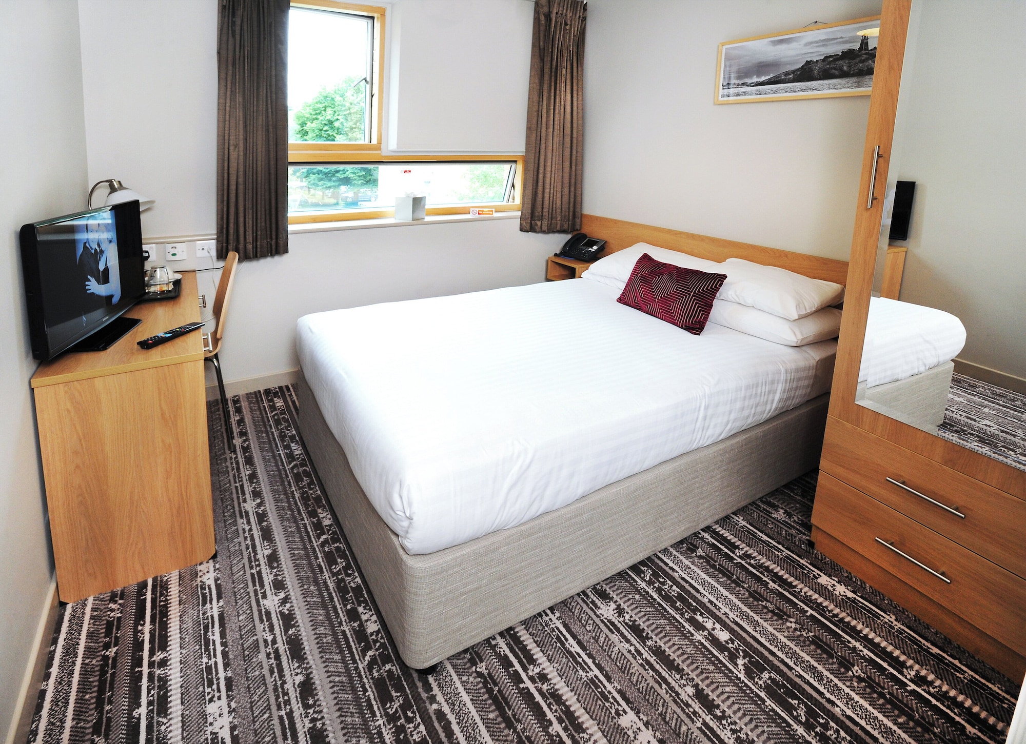 1 BEDROOM, BASIC, DOUBLE BED, SMALL