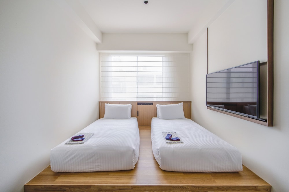 DELUXE, TWIN BEDS