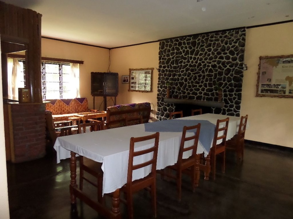 Kasi Tembo Rest House 4/9