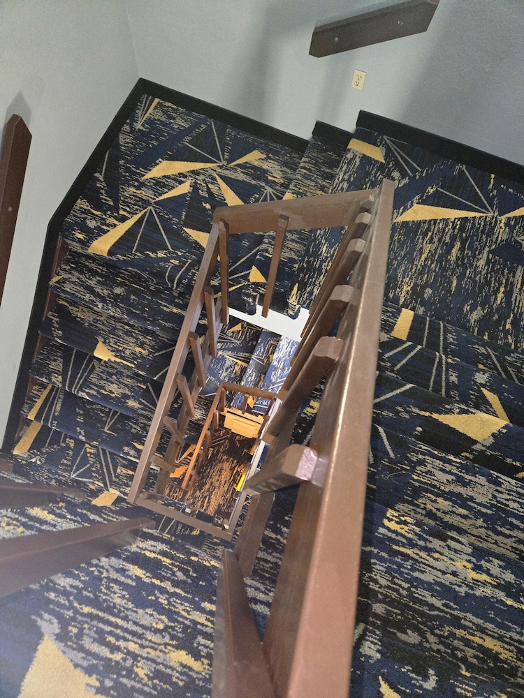 Town House Extended Stay Hotel Downtown 53/64