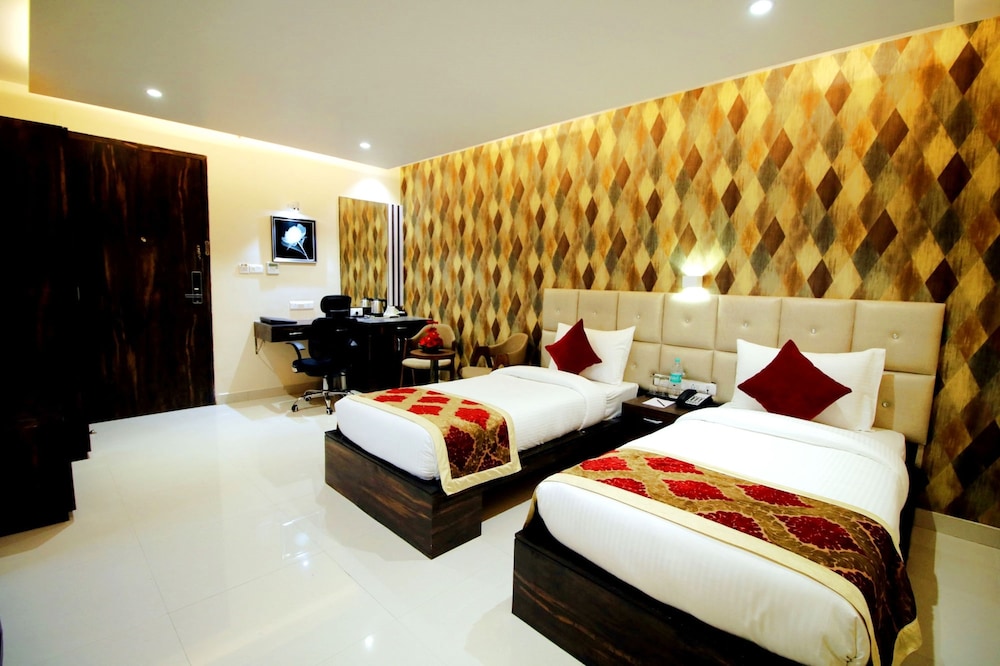 Pinnacle by Click Hotels, Lucknow 25/63