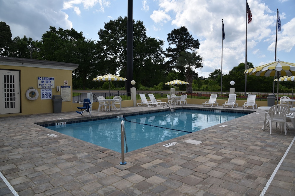 Days Inn By Wyndham Ladson Summerville Charleston 29/48