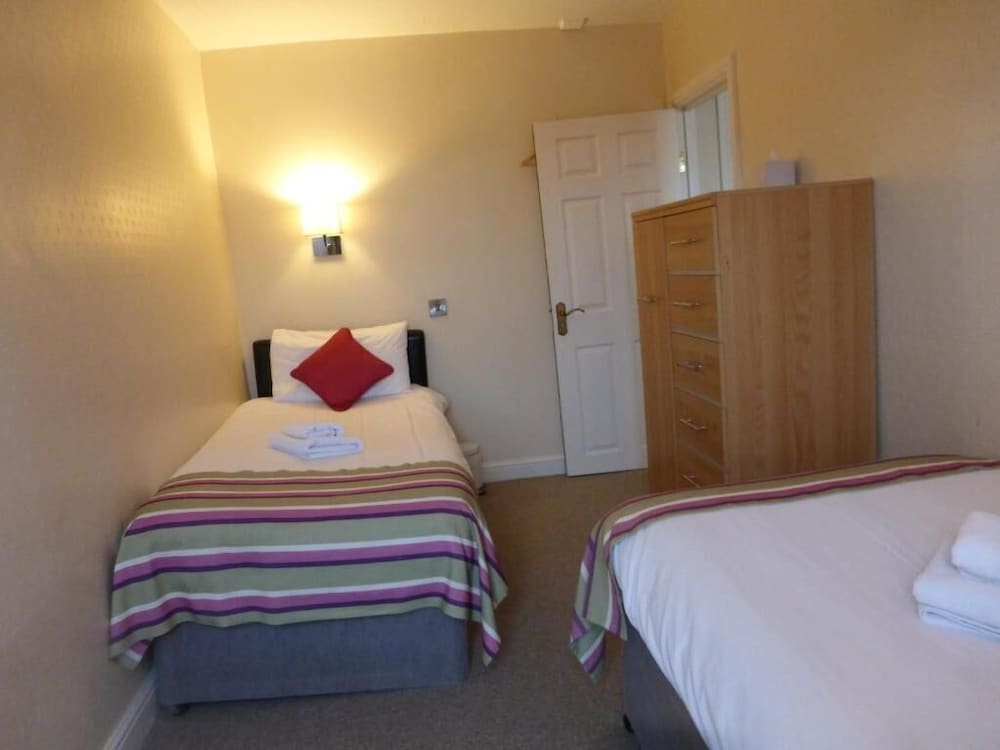 Harry's Hotel 20/48