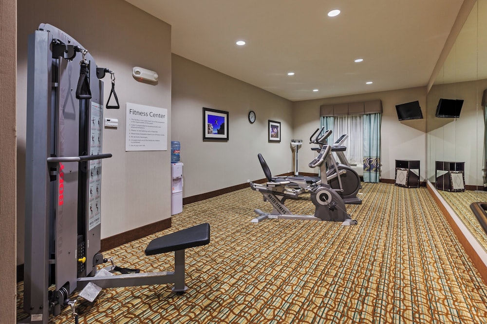 Holiday Inn Express Hotel And Suites Cleveland 28/55