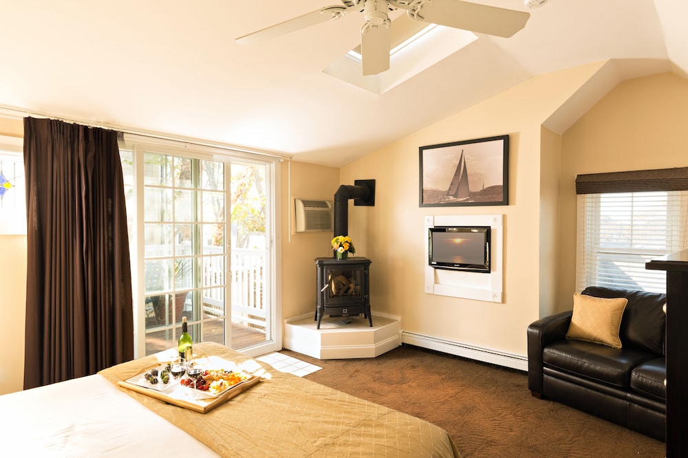 Crowne Pointe Historic Inn Spa 48/75