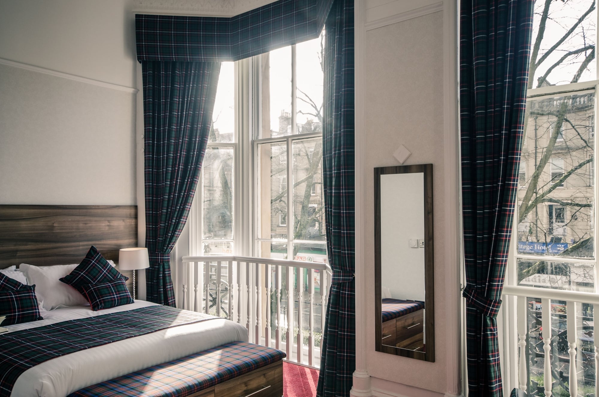 DELUXE, DOUBLE BED