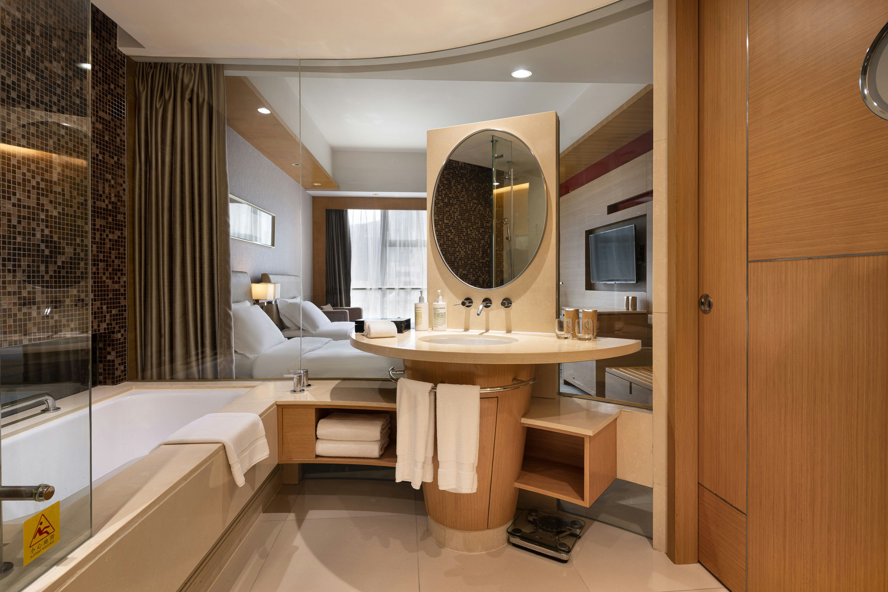 New World Wuhan Hotel 70/70