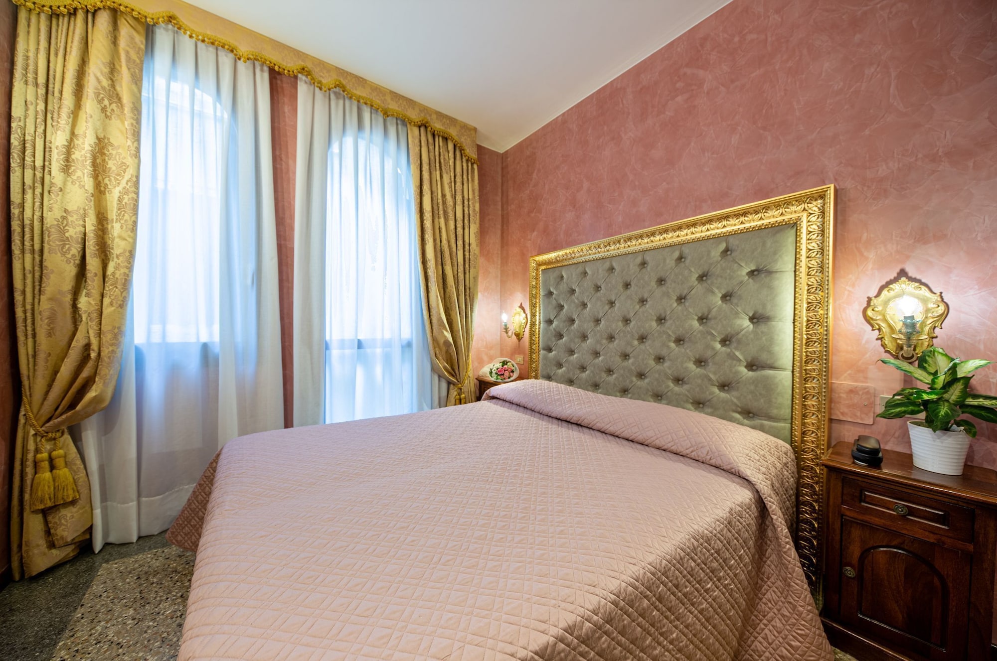 SUPERIOR, DOUBLE OR TWIN BED