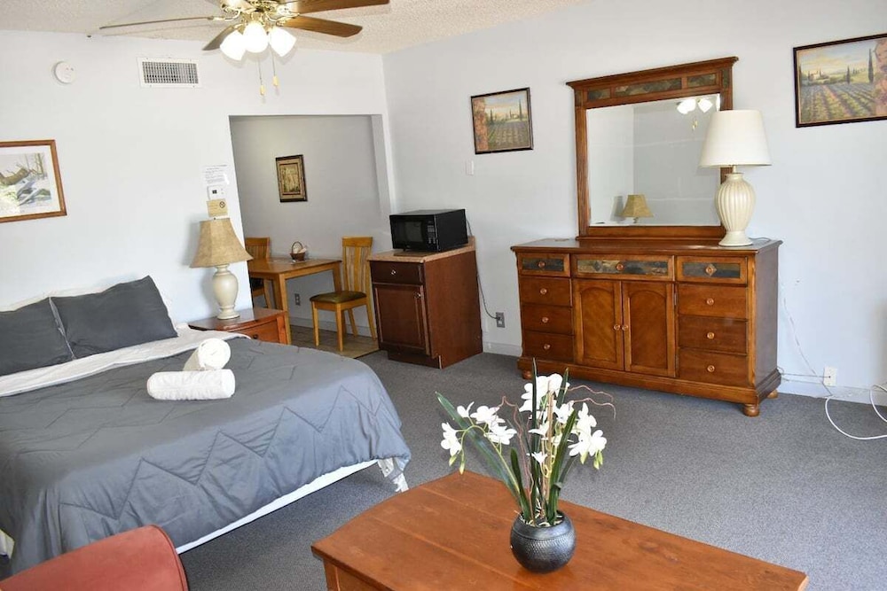 Avalon Resort 32/76