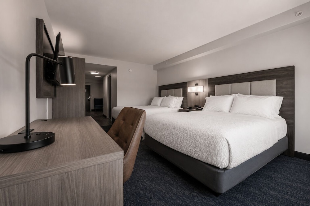 Holiday Inn Express Hotel Suites Niagara Falls 19/75