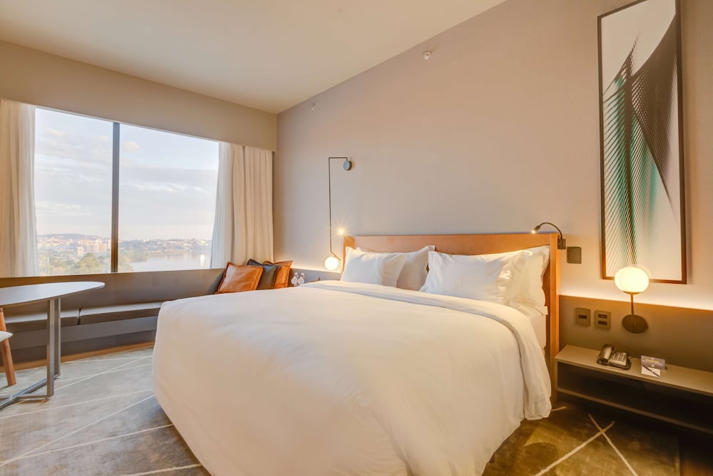SUPERIOR, KING BED, RIVER VIEW
