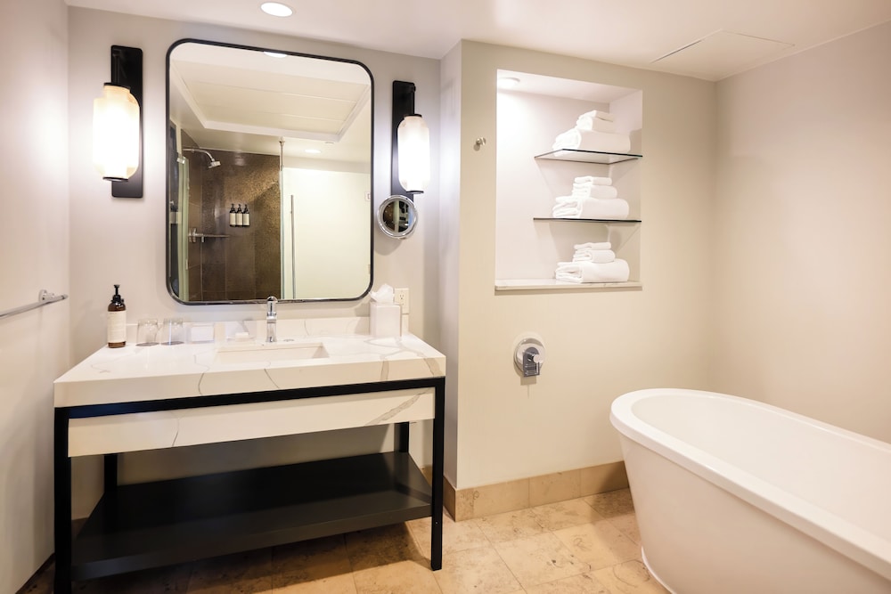 غرفة بسرير كينج وسرير كوين، Hotel 1000 Seattle 6/7