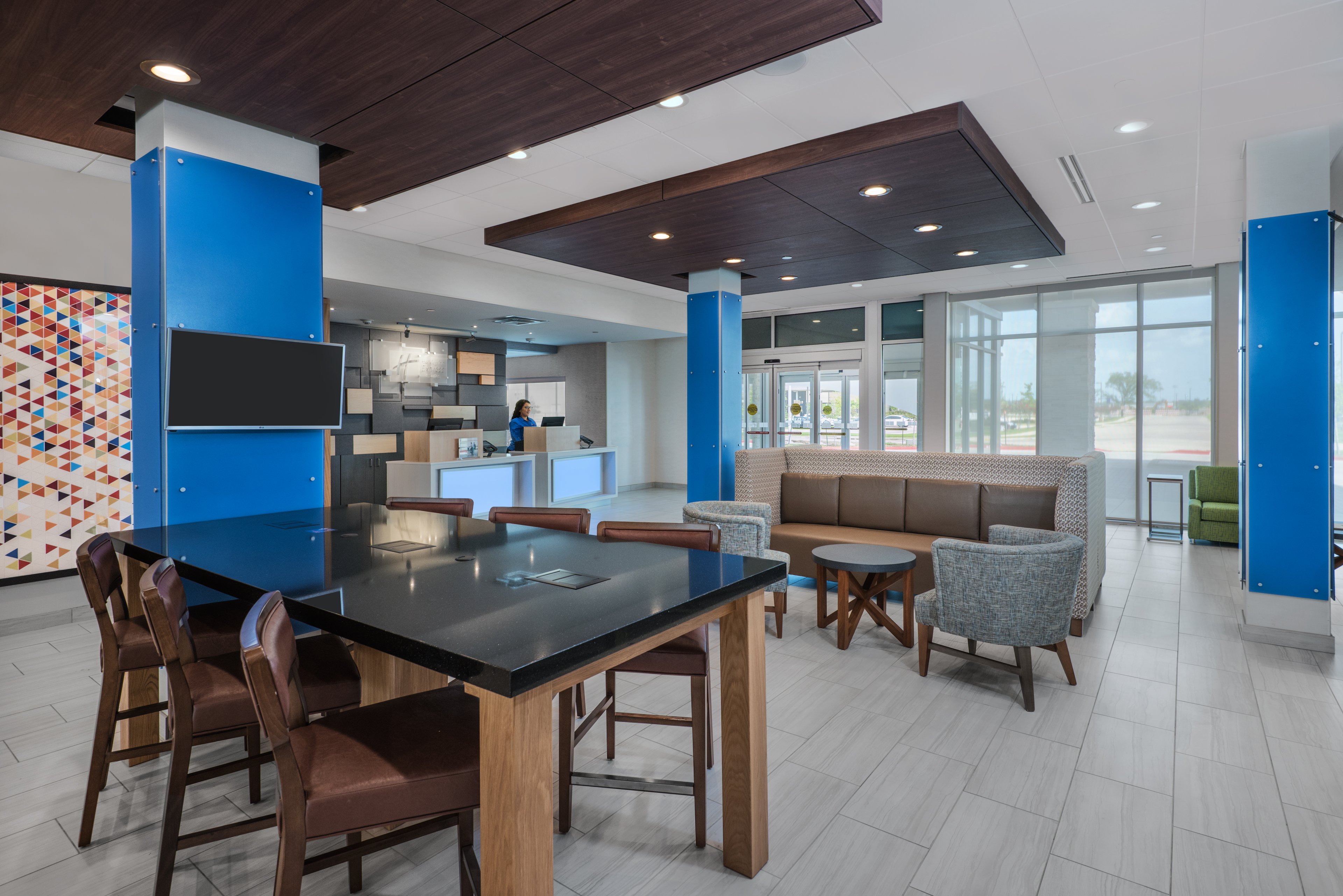 Holiday Inn Express & Suites Bryan 43/69